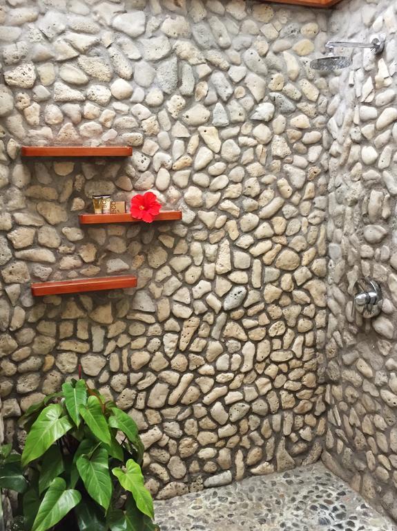Coral Beach Village Resort Utila Exterior photo